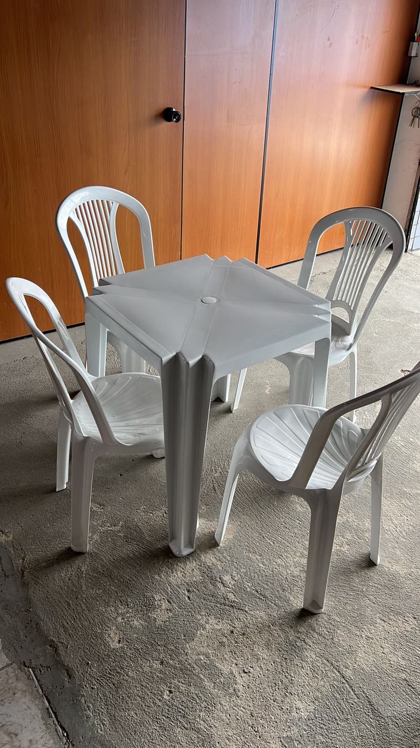 Mesa quadrada plástica para aluguel em Curitiba